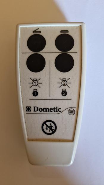Dometic  Heki 4 customers remote control for repair