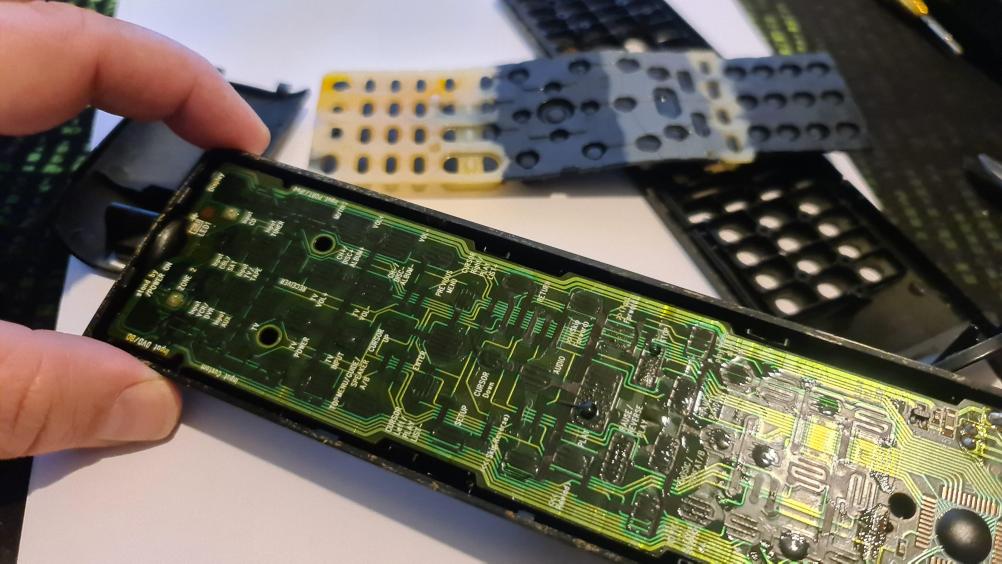Onkyo  RC 765M Remote Control - Inside Image