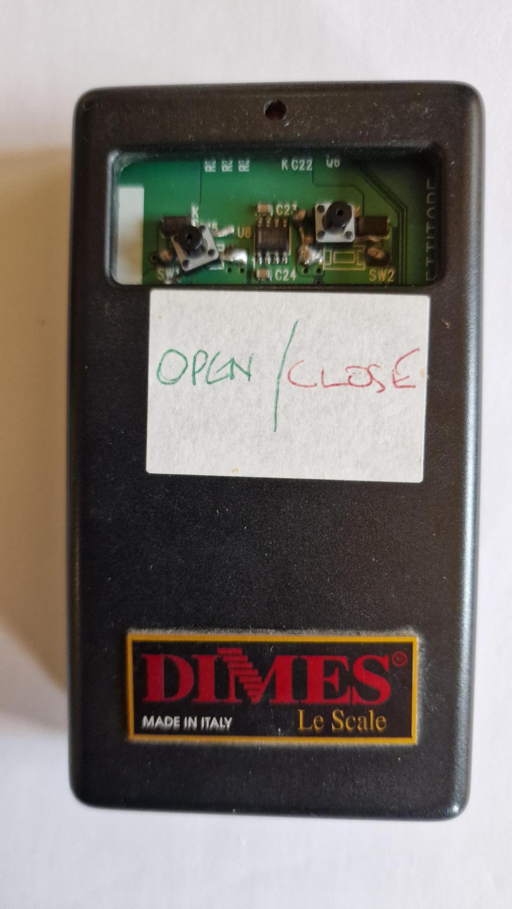 Dimes le scale   Remote Control - Front Image