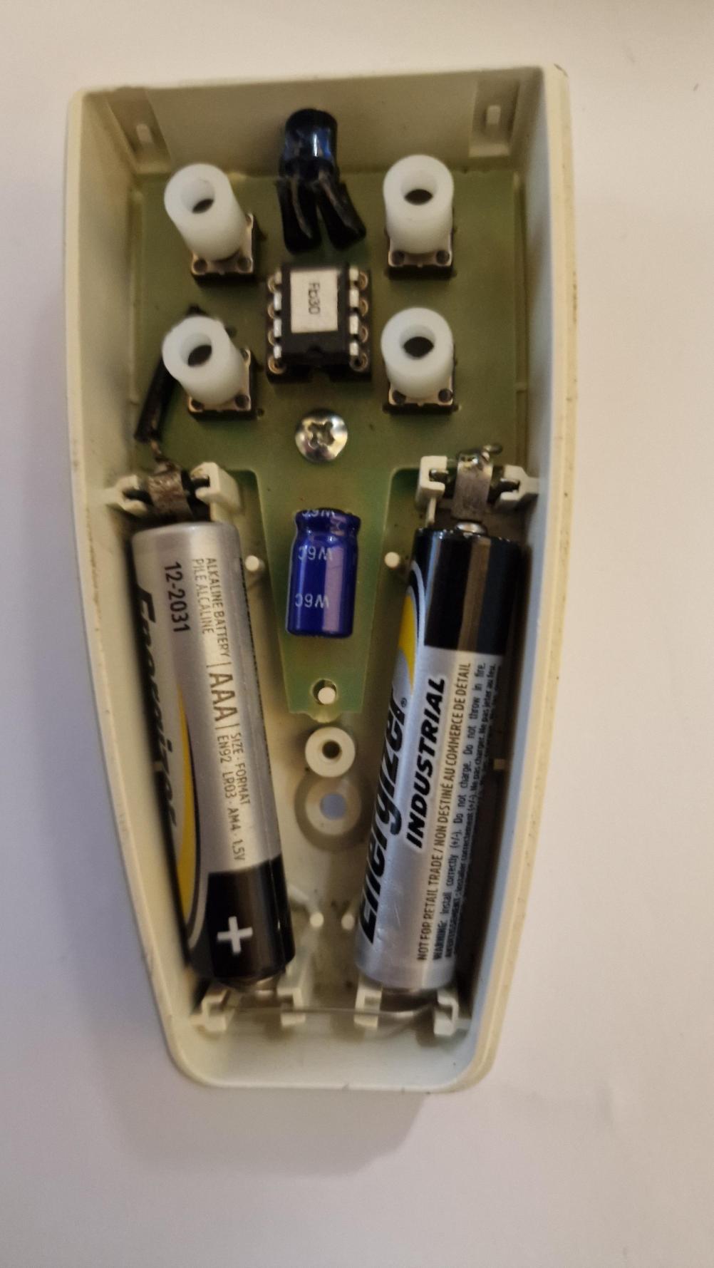 Dometic   Remote Control - Inside Image