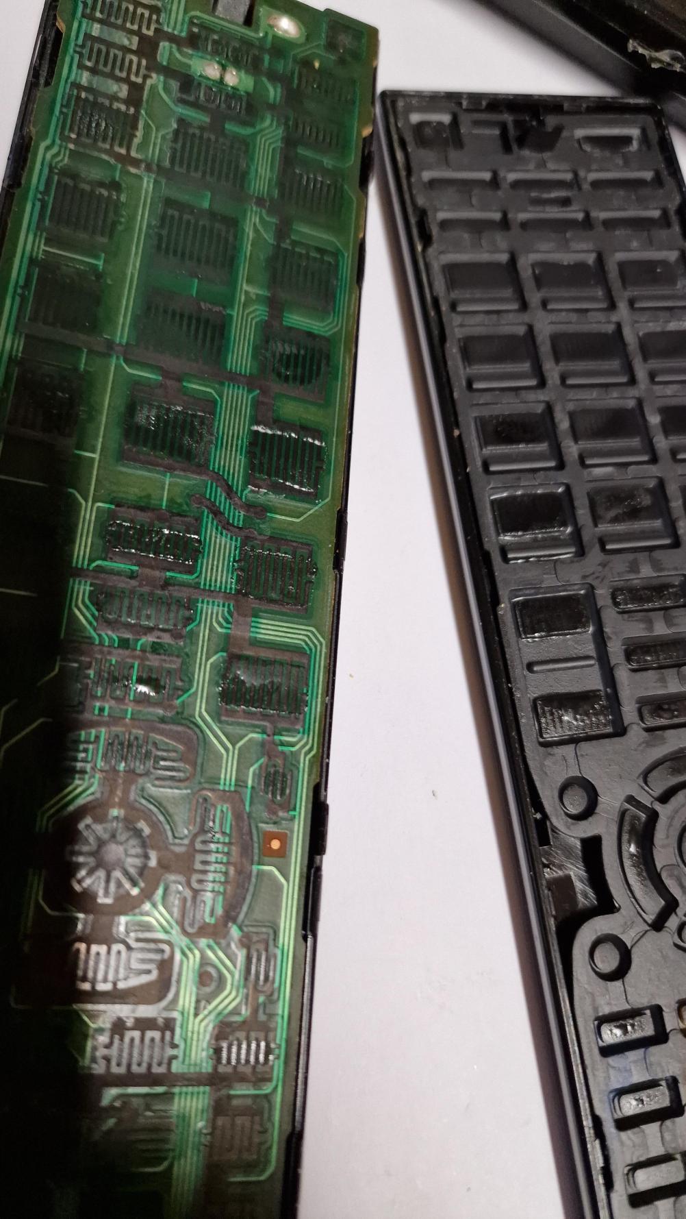 TOSHIBA  Remote Control - Inside Image