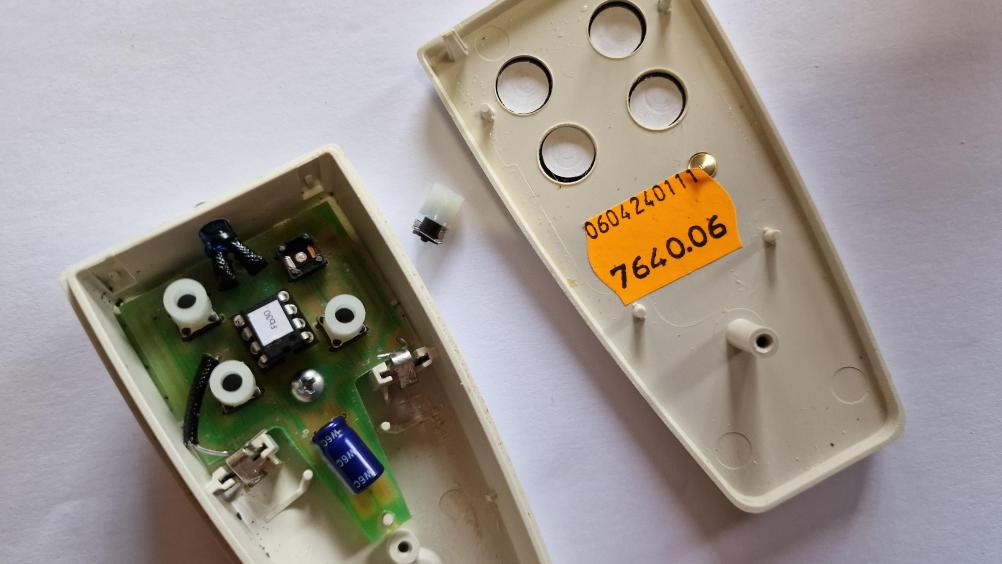 Heki 4  Remote Control - Inside Image