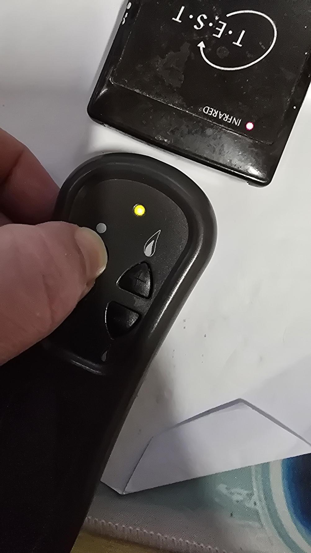 KINDER  B-63600 Remote Control - Inside Image