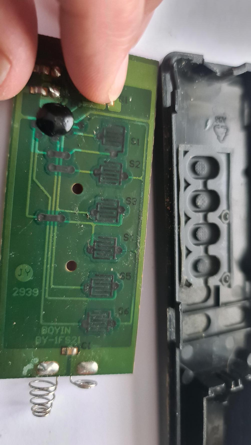Aurora Victoria RCS-01C Remote Control - Inside Image