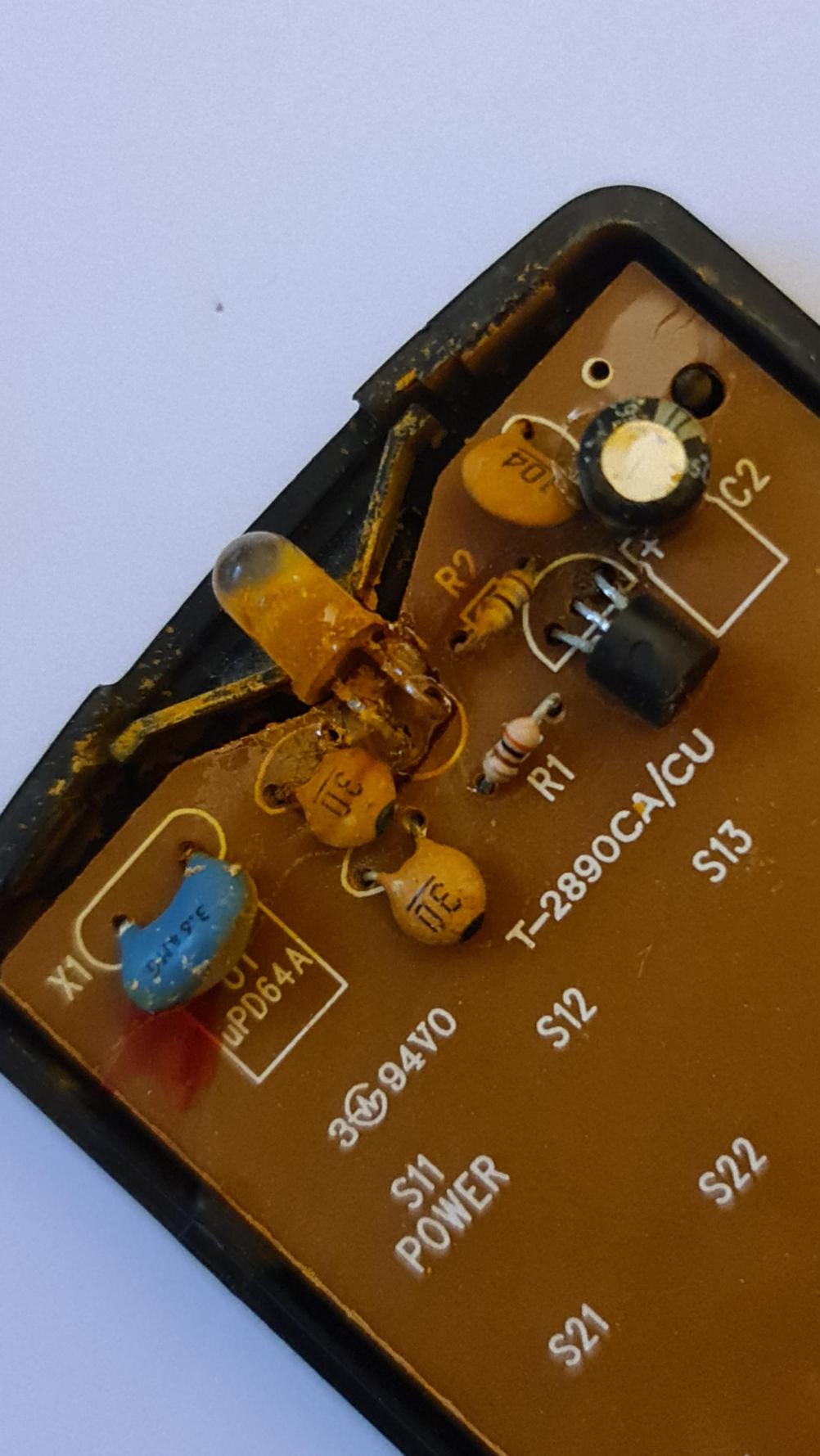 Harman and Karon HK 670 Remote Control - Inside Image