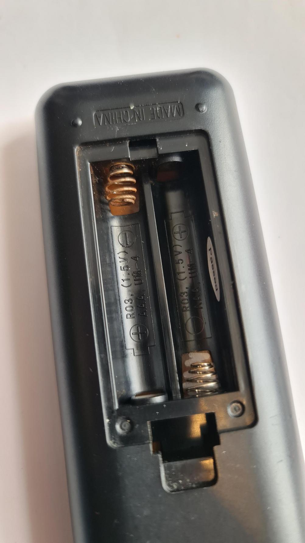 Onyko  RC 902s Remote Control - Inside Image