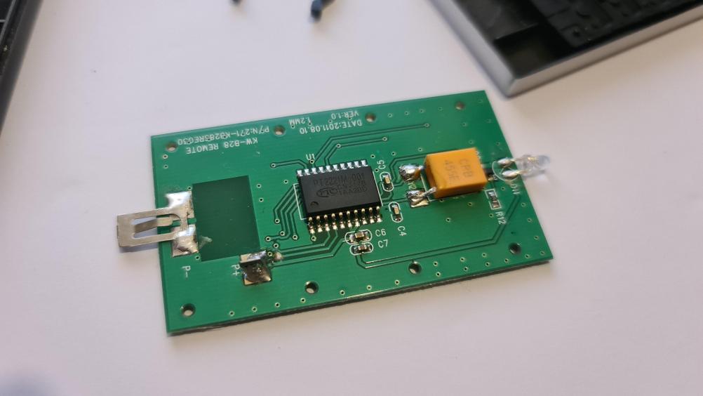 Blaupunkt B25BT Remote Control - Inside Image