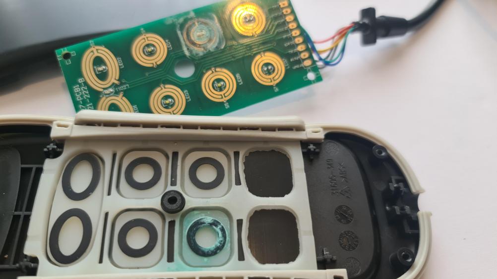 Celebrity  TH27 2039 001 Remote Control - Inside Image